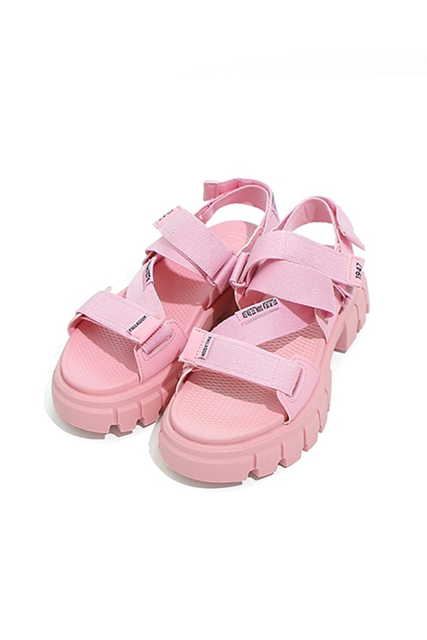 [팔라디움] 리볼트 핑크 플랫폼 샌들 98578-682-M은 여름 시즌, 여성 고객을 위한 캐주얼 및 스트릿 스타일의 샌들입니다. 핑크 컬러의 무지 패턴에 벨크로(Velcro) 스트랩으로 간편하게 착용할 수 있으며, 청키 플랫폼 디자인이 특징입니다. 휴가룩, 여행룩에 매치하여 트렌디한 스타일을 연출할 수 있으며, 일상에서도 편안하게 착용 가능합니다. 플랫폼 굽 타입으로 다리 라인을 더욱 돋보이게 해줍니다.
