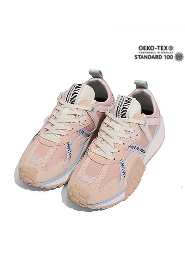 **[팔라디움] 트룹 러너 로즈 스모크 믹스 스니커즈 98876-918-M**

팔라디움 트룹 러너 로즈 스모크 믹스 스니커즈는 여성용 운동화로, 일상 및 캐주얼 스타일에 적합합니다. 로즈 스모크와 믹스 컬러의 조화가 돋보이며, 봄, 여름, 가을 계절에 착용하기 좋습니다. 합성가죽과 고무 소재로 제작되었으며, 믹스 패턴 디자인이 특징입니다. 육각형 허니콤 모양의 고무 밑창은 미끄럼 방지 기능과 우수한 내구성을 제공하여 편안한 착용감을 선사합니다. 동네 마실룩, 산책룩, 여행룩, 캐주얼, 미니멀, 스포티 스타일을 연출하기에 좋습니다.
