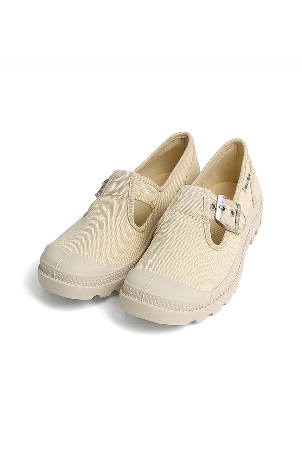 팜파 메리제인 워시드 사하라 슈즈는 여성용 메리제인 슈즈입니다. 베이지와 사하라 컬러로 출시되었으며, 부드러운 면 소재와 편안한 고무 밑창으로 제작되어 일상 및 캐주얼 스타일에 적합합니다. 라운드 앞코 디자인과 플랫 굽으로 편안함을 강조했으며, 면 안감과 버클 여밈 디테일이 특징입니다. 워시드 가공으로 빈티지한 멋을 더했으며, 데이트룩, 쇼핑룩, 캐주얼, 미니멀, 클래식 스타일을 연출하기 좋습니다. 2025년 2월에 제조되었으며, 제품 코드는 94475-210-M 입니다.
