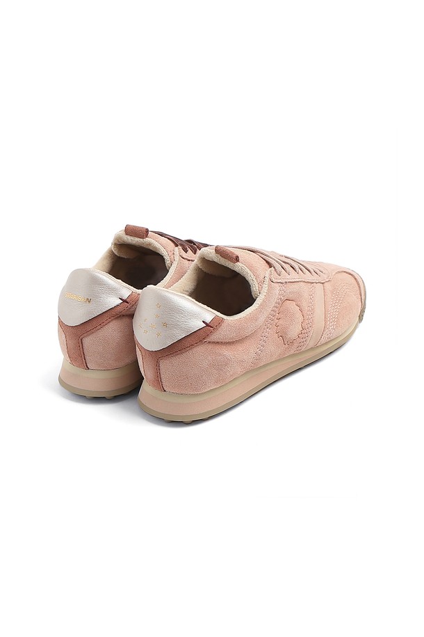 사토리산(Satorisan) 스타더스트 스니커즈 노마드 베이지 120137A423는 남성용 스니커즈입니다. 베이지 컬러의 라운드 앞코 디자인으로, 스웨이드와 소가죽 소재를 사용하여 고급스러운 느낌을 줍니다. 봄, 여름, 가을에 착용하기 좋으며, 가볍고 통기성이 뛰어난 면 안감과 탈부착 가능한 인솔이 편안한 착용감을 선사합니다. LWG Gold 등급 인증 가죽과 지속가능한 소재를 사용하여 제작되었으며, 인체공학적 설계와 미끄럼 방지 밑창이 특징입니다. 캐주얼, 미니멀, 클래식 스타일의 동네 마실룩과 산책룩에 잘 어울리는 신발입니다.
