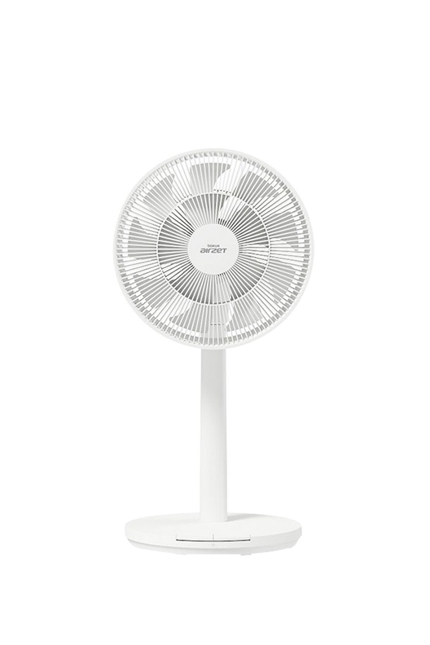 [보국] 에어젯 무선 써큘레이터 BKF-5435WL은 퓨어 화이트 색상의 미니멀 스타일 써큘레이터입니다. 14개 2중 날개 구조와 듀얼 액티브팬, BLDC 모터를 통해 최대 29m까지 바람을 전달하며, 12단계 바람세기 조절, 좌우 62° 자동회전, 타이머, 리모컨 조작, LED 디스플레이, 취침모드 등 다양한 기능을 제공합니다. 2,400mAh 배터리로 최대 34시간 무선 사용이 가능하며, 도크 충전 방식과 2WAY 프리터치 컨트롤, 일반/자연/수면풍 모드를 지원하는 14인치 대형 헤드 써큘레이터입니다.
