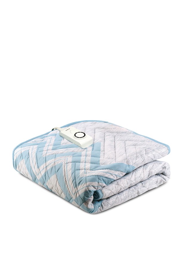 [보국] 전자파 안심 워셔블 카본 전기요 마운틴민트 더블 BKB-3604D는 6중 카본 발열선과 원적외선 방출 기능으로 따뜻하고 편안한 잠자리를 제공합니다. 마운틴민트 색상의 더블 사이즈로, 9단계 온도 조절과 15시간 타이머 설정이 가능합니다. 전자파 안심 설계에 워셔블 기능까지 더해져 위생적이며, 자동 전원 차단, 과열 방지, 과전류 보호, 자동 온도 감지 기능으로 안전성을 높였습니다. KC 전기안전 인증, KC EMC 등록, EMF 인증, 품질만족지수 인증을 획득하여 안심하고 사용할 수 있으며, 29-34°C 또는 45-55°C의 사용 온도 범위를 지원합니다. 소비 전력은 더블 사이즈 기준 130W (초기 210W)이며, AC 220V 60Hz 전압에서 작동합니다.
