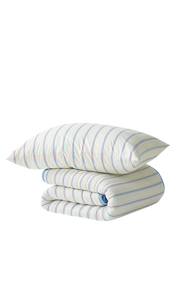 보국 버니글로우 탄소매트 BKB-4203S는 겨울철 따뜻함을 선사하는 프리미엄 전기매트입니다. 싱글 사이즈로 제작되어 1인 가구 또는 개인 공간에서 사용하기에 적합합니다. 은은하고 시원한 소다블루 컬러는 편안한 분위기를 연출합니다. 탄소 소재를 사용하여 뛰어난 발열 성능을 제공하며, 포근함을 더합니다. 보국만의 기술력으로 완성된 버니글로우 탄소매트는 온 가족의 따뜻한 겨울나기를 책임집니다.
