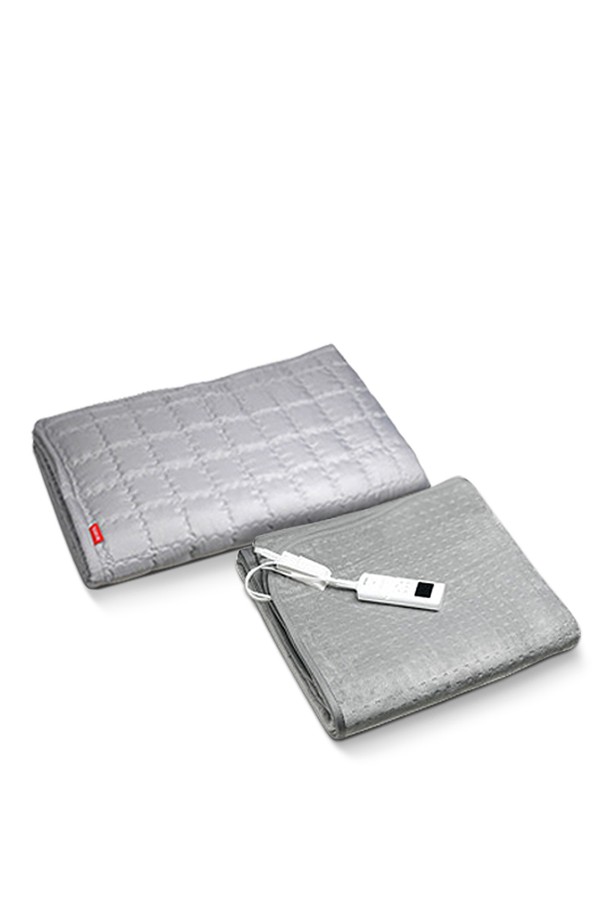 [보국] 엔슬립 듀얼히트 탄소매트 더블 BKB-5H01D는 실내에서 사용하는 전기매트입니다. 듀얼히트 기능으로 더욱 따뜻하게 사용할 수 있으며, 탄소섬유 소재를 사용하여 제작되었습니다. 그레이 컬러의 퀼팅 무늬 디자인으로 제작되었으며, 더블 사이즈로 넉넉하게 사용 가능합니다. 온도 조절이 가능하여 사용자의 취향에 맞게 세밀하게 설정할 수 있습니다.
