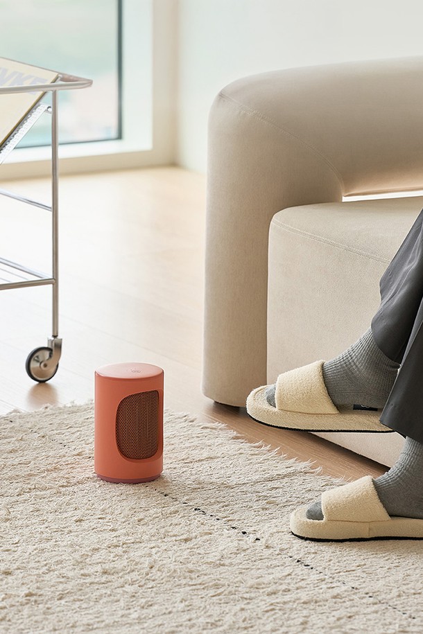 보국 토스티 듀얼 미니 PTC 온풍기 BKH-5180은 겨울철 실내 난방을 위한 필수템입니다. 핑크 색상으로 디자인되었으며, PTC 발열 방식으로 따뜻함을 제공합니다. 미니 사이즈로 공간 활용도가 높고, 듀얼 기능을 갖춰 더욱 효율적인 난방이 가능합니다. 추운 겨울, 토스티 듀얼 미니 온풍기로 따뜻하고 아늑한 공간을 만들어보세요.
