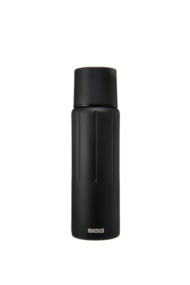 지그 젬스톤 보온병 1.1L는 캠핑 및 일상생활에서 활용하기 좋은 블랙 색상의 보온병입니다. 18시간 보온, 25시간 보냉이 가능한 이중진공구조로 제작되었으며, 구리 코팅과 스테인리스 이너캡으로 보온/보냉 성능을 높였습니다. 넓은 입구와 스테인리스 이너캡, 전해연마 내부, BPA-free 설계로 위생적이며, 초경량 디자인과 울트라 슬림 바디가 특징입니다. 심리스 내부 구조와 엠보싱 라인 표면처리, 지르코늄 스톤 디자인으로 견고함과 세련됨을 동시에 잡았으며, 냄새 방지, 변형 및 손상 방지 기능으로 더욱 실용적입니다.
