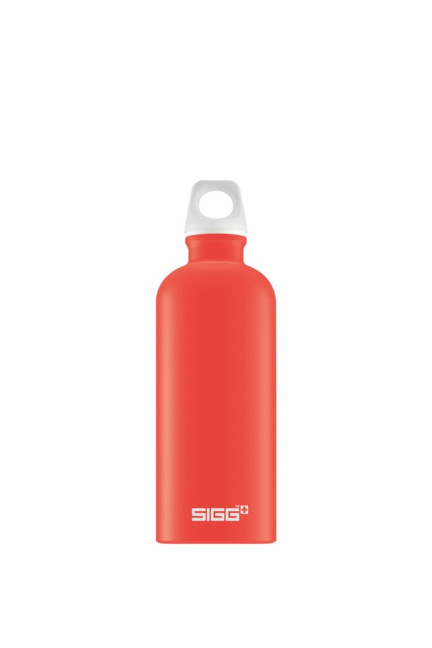 지그 트래블러 워터 보틀 600ml는 캠핑과 여행에 적합한 물병입니다. 루시드 스칼렛 컬러의 무지 디자인이며, 가볍고 튼튼한 알루미늄 소재로 제작되었습니다. 누수 방지 기능과 내부 코팅 처리로 위생적이며, 항균 및 내산성이 뛰어나 안심하고 사용할 수 있습니다. BPA-free 제품으로, 600ml 용량에 스크류캡과 원터치 조작 방식으로 편리성을 더했습니다.
