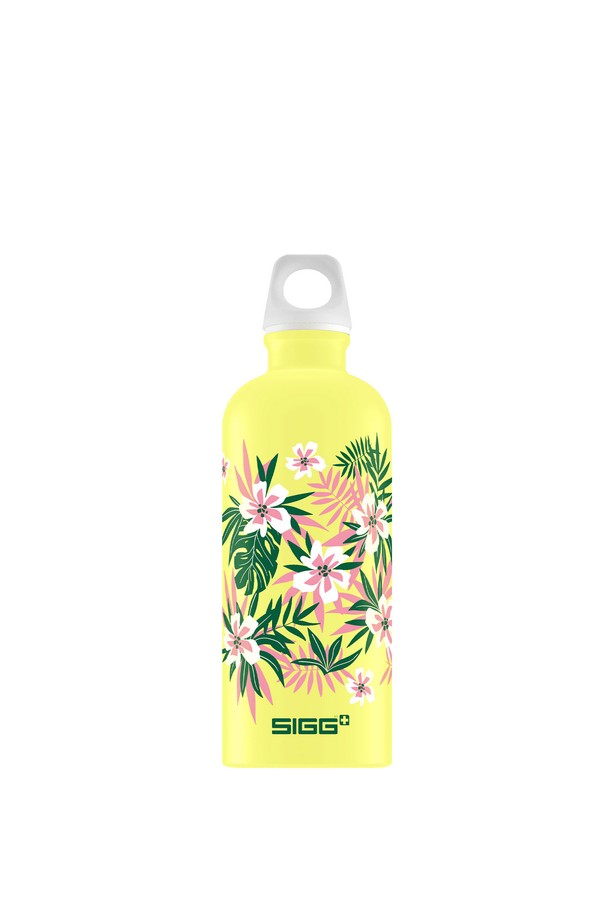 지그 트래블러 플로리드(Florid) 워터 보틀 600ml는 캠핑, 여행, 일상생활에서 유용하게 사용할 수 있는 워터 보틀입니다. 플로럴 무늬와 플로리드 울트라레몬 색상이 돋보이며, 스크류캡 디자인으로 편리하게 사용할 수 있습니다. 알루미늄, 폴리프로필렌, 고무 소재로 제작되어 가볍고 내구성이 뛰어나며, 단일 알루미늄 바디와 이음새 없는 구조로 제작되었습니다. 과일산에 강한 내부 코팅과 BPA-free 소재로 위생적이며, 누수 방지 기능을 갖춘 제품입니다. 냉동고 및 전자레인지 사용은 불가하며, 보온/보냉 기능은 없습니다.
