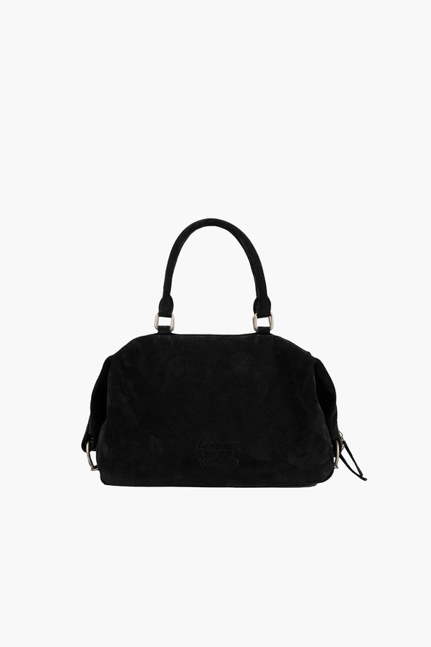 **덤플링 토트_블랙 누벅**은 여성용 토트백으로, 출근룩과 모임룩에 모두 잘 어울립니다. 소가죽 누벅 소재로 제작되어 부드러운 질감과 고급스러운 분위기를 자아내며, 미디엄 사이즈로 실용성을 더했습니다. 가방 전면에 로고 장식과 링 디테일이 돋보이며, 덤플링 모양으로 디자인되어 시크하고 미니멀한 스타일을 연출합니다. 경량의 사계절용으로 내구성이 뛰어나며, 내부 지퍼 포켓과 슬림 포켓, 탈부착 가능한 스트랩, 사이즈 조절 기능, 로고 프린트 안감 및 더스트백을 포함합니다.
