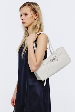 GRANDMA USED SHOULDER BAG_off white cracked