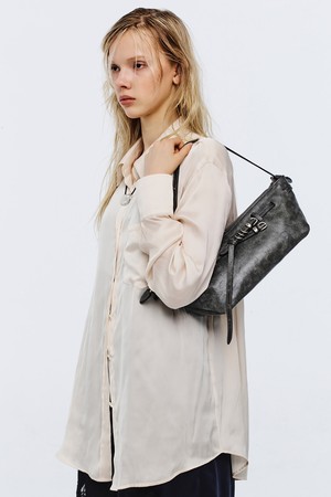 GRANDMA USED SLING BAG_white+grey two-tone cracked