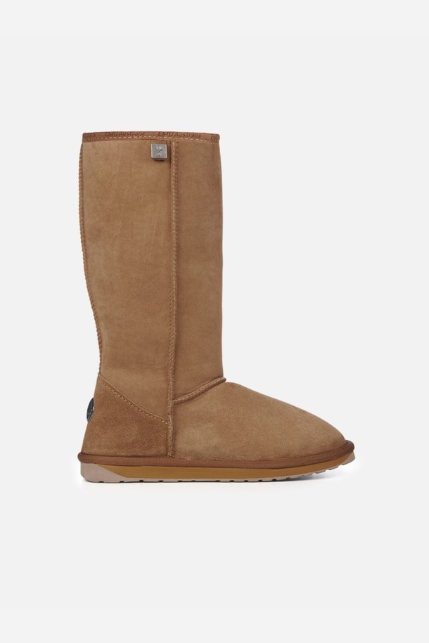 [EMU] 이뮤 플래티넘 스팅어슬림 하이_체스트넛 부츠는 여성용 부츠로, 가을과 겨울에 따뜻하게 착용할 수 있습니다. 라운드 앞코에 부드러운 스웨이드 소재와 따뜻한 퍼 안감이 특징이며, 슬림한 실루엣이 돋보입니다. 체스트넛 컬러의 무지 디자인으로, 출근룩이나 데이트룩에 클래식, 미니멀, 캐주얼 스타일 모두 잘 어울립니다. 오픈형 디자인과 로우힐 굽으로 편안함을 더했으며, 미드컷 탑라인이 발목을 따뜻하게 감싸줍니다. 방한 기능으로 추운 날씨에도 따뜻하게 신을 수 있습니다.
