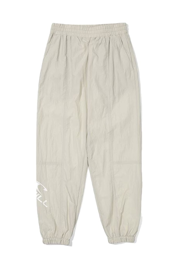 [오닐] 여성 라곤 조거 트레이닝 팬츠 OWWPM7104-508는 라이트 베이지 컬러의 여성용 조거 트레이닝 팬츠입니다. 나일론과 폴리에스테르 혼방 소재로 제작되어 부드러운 촉감을 제공하며, 사계절 내내 착용 가능합니다. 허리 밴딩과 메쉬 안감, 통기 기능을 갖춰 활동성을 높였으며, 슬림핏, 스탠다드핏, 루즈핏, 오버핏 등 다양한 핏으로 연출할 수 있습니다. 로고 프린트 디테일과 대비색상 디테일이 돋보이며, 매칭 자켓과 함께 스포티하고 캐주얼한 스타일을 완성할 수 있습니다. 피트니스룩, 산책룩, 집콕룩 등 TPO에 맞춰 활용하기 좋습니다.
