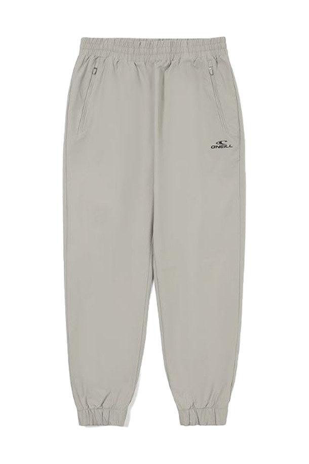 [오닐] 남성 프레드릭 조거 팬츠 OMPTM3156-510은 가을, 겨울에 착용하기 좋은 남성용 조거 팬츠입니다. 부드러운 촉감의 폴리에스테르 소재로 제작되었으며, 안감 기모 처리를 하여 보온성을 높였습니다. 다크베이지 컬러의 무지 디자인에 레귤러핏으로 제작되어 캐주얼, 스포티, 미니멀 스타일을 연출하기 좋습니다. 허리 밴딩과 앞면 대각선 지퍼 포켓, 뒷면 로고 포인트 디테일이 돋보이며, 신축성 있는 소재로 편안한 착용감을 제공합니다. 일상, 산책, 집콕 등 다양한 상황에서 활용할 수 있는 데일리 팬츠입니다.
