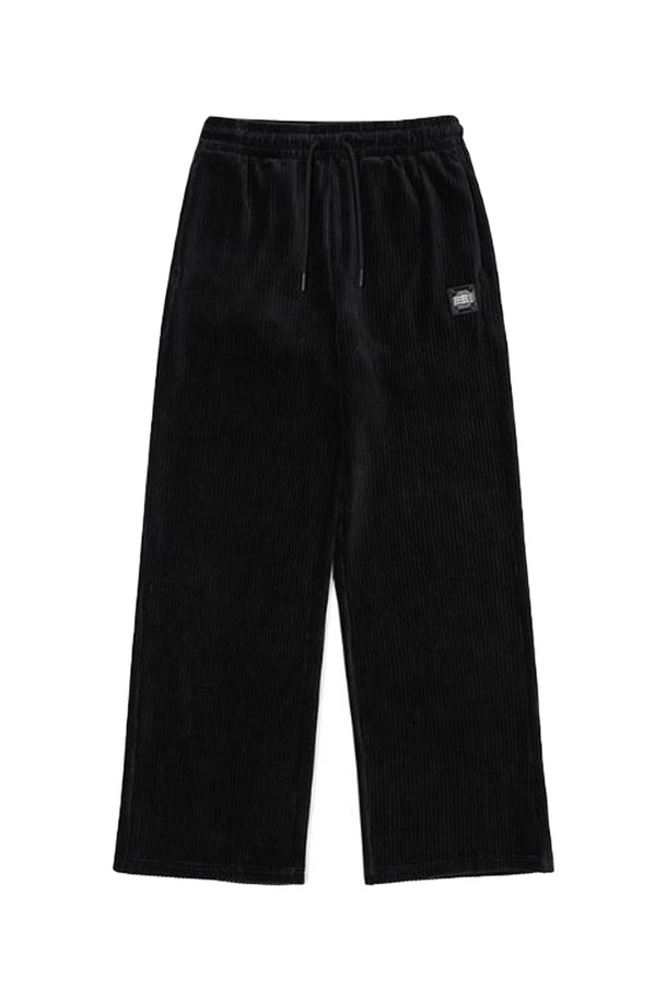 [오닐] 여성 노벨 코듀로이 스트레이트 팬츠 OWPTM8112-199는 가을, 겨울 시즌에 어울리는 여성용 코듀로이 팬츠입니다. 부드러운 촉감의 면, 폴리에스테르, 폴리우레탄, 코듀로이 혼방 소재로 제작되어 편안한 착용감을 선사합니다. 캐주얼, 클래식, 미니멀 스타일을 아우르며, 데일리룩과 모임룩 등 다양한 TPO에 활용 가능합니다. 핏은 레귤러핏, 바지 기장은 긴바지이며, 신축성이 있어 활동성을 더했습니다. 블랙 컬러의 스트레이트 핏으로 어떤 상의와도 쉽게 매치할 수 있으며, 세트 상품으로도 코디할 수 있습니다.
