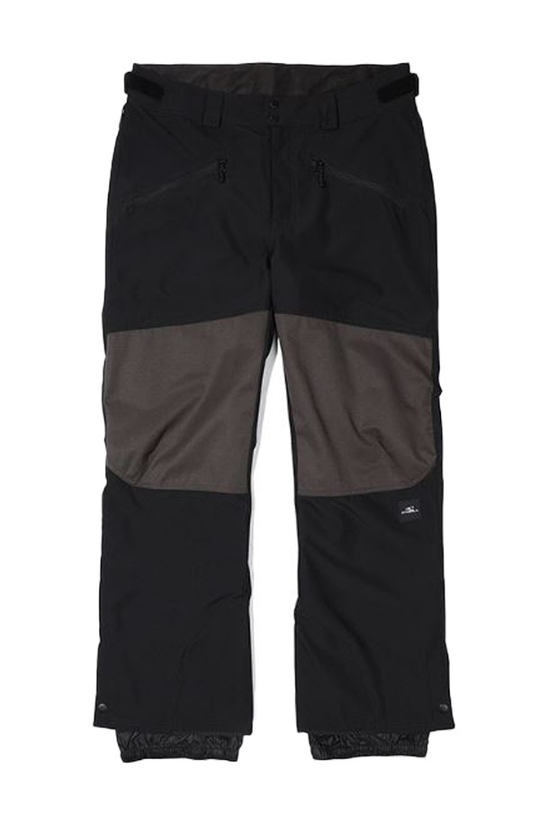 오닐(O'NEILL) 남성 JACKSAW 보드복 팬츠 OMPTMI151-199는 스노우 스포츠를 위한 방수, 투습, 발수 기능의 겨울용 보드복 팬츠입니다. 블랙 색상의 슬림핏과 스트레이트 핏으로 스포티한 스타일을 연출하며, 안감과 두꺼운 두께로 보온성을 높였습니다. 10K/10K 방수/투습 기능과 테이핑 심실, 스노우 게이터, 재킷 연결 시스템이 적용되어 활동성을 보장합니다. 허리 조절 시스템과 보강된 팬츠 섹션으로 편안한 착용감을 제공하며, 겨울철 데일리룩, 캠핑룩, 여행룩 등 다양한 TPO에 활용할 수 있습니다.
