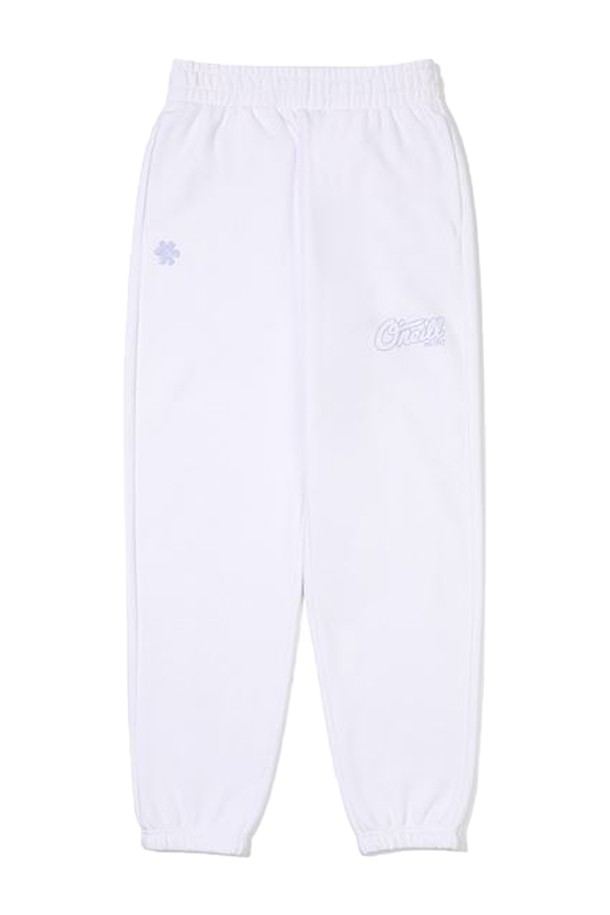 [오닐] 여성 글렌 아트웍 조거 팬츠 OWPTM8111-101는 부드러운 면, 폴리에스터 혼방 소재에 기모 안감을 더해 따뜻하고 포근한 착용감을 선사합니다. 허리 스트링과 신축성 있는 밴딩으로 편안한 착용감을 제공하며, 슬림핏과 조거핏으로 다리가 길어 보이는 효과를 줍니다. 오프 화이트 컬러에 로고 패턴이 더해져 스포티하면서도 캐주얼한 스타일을 연출합니다. 겨울철 일상복, 집콕룩, 산책룩 등 다양한 TPO에 활용하기 좋으며 미니멀, 캐주얼, 스포티 스타일을 즐기는 여성에게 적합합니다. 비침 걱정 없이 편안하게 착용할 수 있는 두꺼운 두께감의 긴 기장 팬츠입니다.
