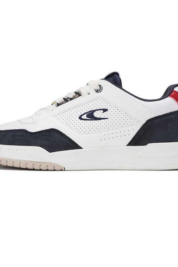 [오닐] 24SS 남성 CAMBRIA LOW 운동화 OMSSNI402-915는 캐주얼한 스타일을 연출하기 좋은 남성 운동화입니다. 네이비 컬러에 로고 패턴이 돋보이며, 통기성이 우수한 메쉬 소재를 사용하여 봄부터 여름까지 시원하고 쾌적하게 착용할 수 있습니다. 가볍고 편안하며, 일상생활에서 활동적인 스타일을 완성해 줍니다.
