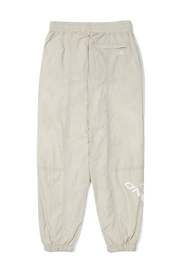 [오닐] 여성 라곤 조거 트레이닝 팬츠 OWWPM7104-508는 라이트 베이지 컬러의 여성용 조거 트레이닝 팬츠입니다. 나일론과 폴리에스테르 혼방 소재로 제작되어 부드러운 촉감을 제공하며, 사계절 내내 착용 가능합니다. 허리 밴딩과 메쉬 안감, 통기 기능을 갖춰 활동성을 높였으며, 슬림핏, 스탠다드핏, 루즈핏, 오버핏 등 다양한 핏으로 연출할 수 있습니다. 로고 프린트 디테일과 대비색상 디테일이 돋보이며, 매칭 자켓과 함께 스포티하고 캐주얼한 스타일을 완성할 수 있습니다. 피트니스룩, 산책룩, 집콕룩 등 TPO에 맞춰 활용하기 좋습니다.
