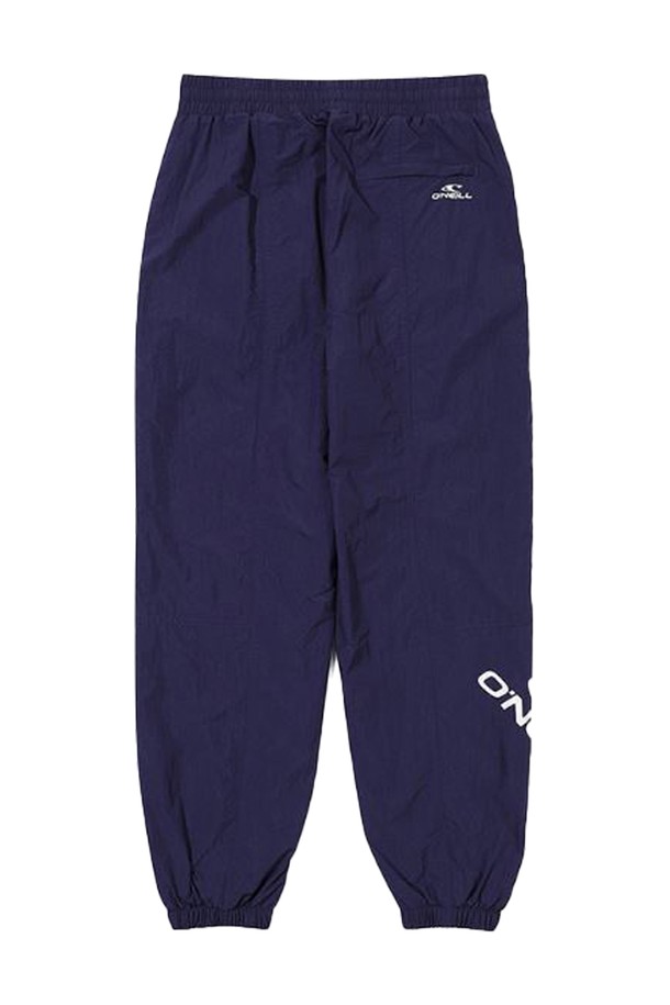 [오닐] 여성 라곤 조거 트레이닝 팬츠 OWWPM7104-611은 운동과 일상생활 모두에서 활용하기 좋은 여성용 조거 트레이닝 팬츠입니다. 다크 바이올렛 컬러에 로고와 배색 디자인으로 스포티한 스타일을 연출합니다. 나일론과 폴리에스터 혼방 소재로 제작되어 사계절 내내 착용 가능하며, 통기성이 우수한 메쉬 안감과 와샤 가공으로 쾌적한 착용감을 제공합니다. 슬림핏과 스탠다드핏으로 다양한 핏을 연출할 수 있으며, 밴딩 처리된 허리 부분과 크롭 기장으로 편안함과 스타일을 동시에 잡았습니다. 요철감 있는 촉감과 조거핏 디자인으로 활동성을 높였습니다.
