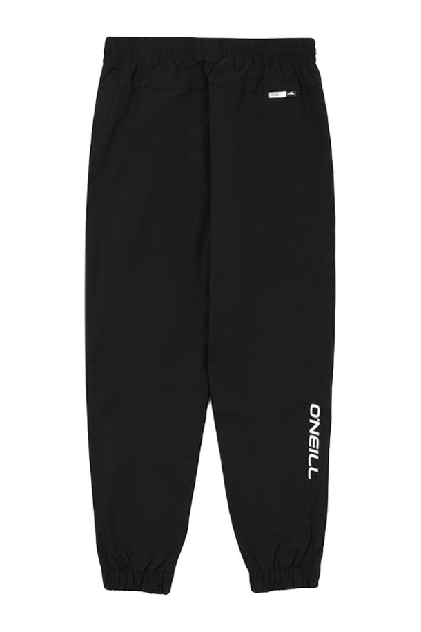 [오닐] 남성 프레드릭 조거 팬츠 OMPTM3156-199는 일상과 스포츠 활동에 모두 적합한 남성용 조거 팬츠입니다. 블랙 컬러의 무지 디자인과 스포티, 캐주얼, 미니멀한 스타일을 갖춰 다양한 코디에 활용 가능합니다. 신축성 있는 허리 밴딩과 앞면 지퍼 포켓으로 편안함과 실용성을 더했으며, 뒷면 로고 포인트로 포인트를 주었습니다. 사계절 내내 착용 가능한 중간 두께의 폴리에스테르 소재이며, 스탠다드핏의 조거핏으로 편안한 착용감을 선사합니다. 안감은 메쉬 소재를 사용하여 활동성을 높였습니다. 집콕룩으로도 제격입니다.
