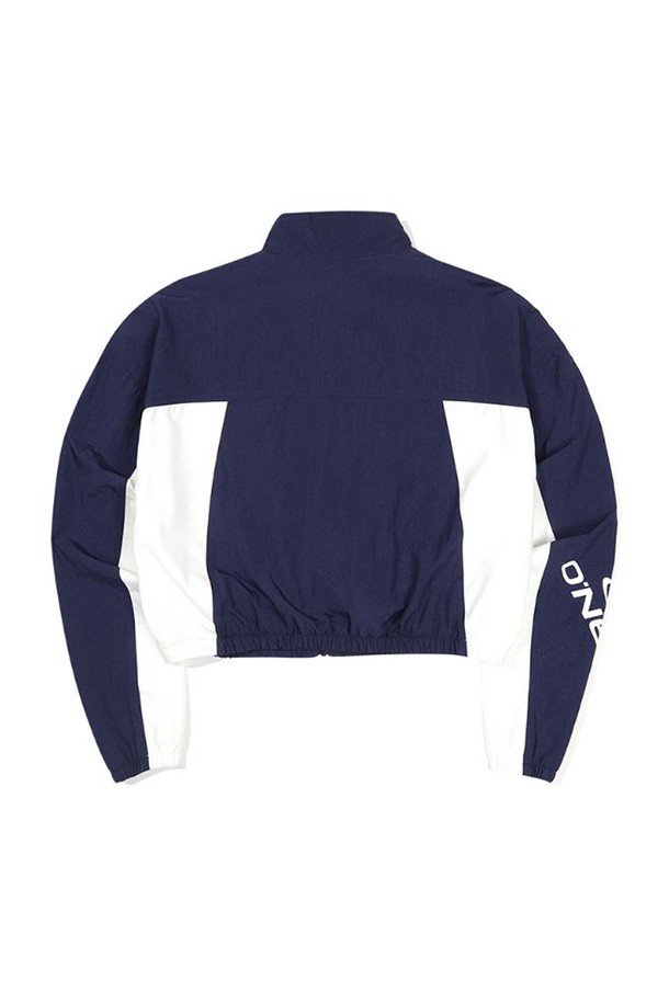 [오닐] 여성 라곤 컬러블록 트레이닝 점퍼 OWWTM7104-611은 스포츠 활동과 일상에서 모두 활용 가능한 여성용 트레이닝 점퍼입니다. 다크 바이올렛 컬러의 스포티한 디자인으로, 봄/가을 계절에 적합하며, 컬러블록 패턴이 특징입니다. 얇고 가벼운 나일론 및 폴리에스테르 혼방 소재로 제작되어 부드러운 촉감과 뛰어난 통기성을 제공합니다. 슬림핏, 레귤러핏, 루즈핏, 오버핏 등 다양한 핏으로 연출 가능하며, 후드 디자인과 지퍼 포켓, 메쉬 안감 등의 디테일이 돋보입니다. 단품 또는 세트로 착용하여 피트니스룩, 러닝룩, 캐주얼 스타일을 연출할 수 있습니다.
