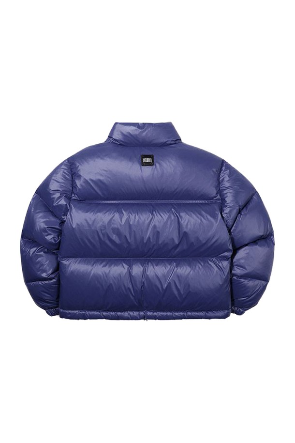 [오닐] 여성 베이 발열 덕다운 점퍼 OWDMM8101-607은 겨울철 데일리룩을 위한 스포티하고 미니멀한 스타일의 여성 덕다운 점퍼입니다. 바이올렛 컬러의 무지 디자인으로, 슬림핏부터 오버핏까지 다양한 핏으로 연출할 수 있습니다. 나일론 소재로 제작되어 광택감이 있으며, 두꺼운 두께감으로 발열 및 보온 기능을 제공합니다. 긴 소매와 지퍼형 여밈 방식, 밑단 스트링 조절, 2 WAY 지퍼, 뒷면 로고 웨이블 포인트 등의 특징을 갖추고 있습니다. 충전재는 오리솜털 80%, 오리깃털 20%로 구성되어 따뜻함을 선사합니다.
