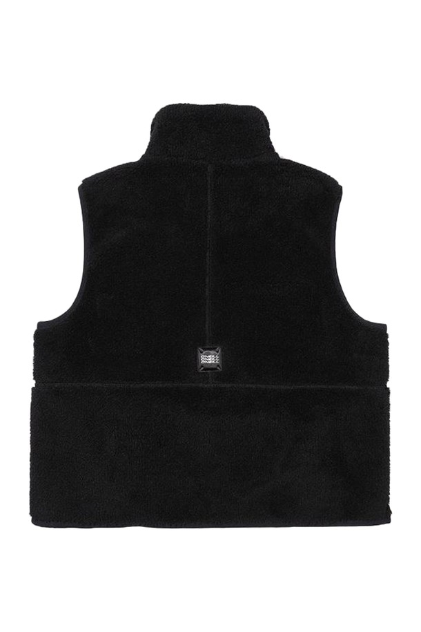 오닐 여성 케이트 플리스 하프집 베스트 OWVEM8103-199는 가을, 겨울 시즌에 활용하기 좋은 여성용 베스트입니다. 블랙 컬러의 무지 디자인으로 스포티, 캐주얼, 미니멀 스타일을 연출할 수 있습니다. 가볍고 따뜻한 폴리에스터 플리스 소재에 하프집업 형태로 간편하게 착용 가능하며, 포켓 디테일이 실용성을 더합니다. 슬림핏과 레귤러핏 두 가지로 출시되어 다양한 체형에 맞춰 선택할 수 있으며, 등산룩, 겨울 데일리룩, 피트니스룩 등 다용도로 활용 가능합니다. 두꺼운 두께감으로 보온성을 높였으며, 부드러운 촉감이 특징입니다.
