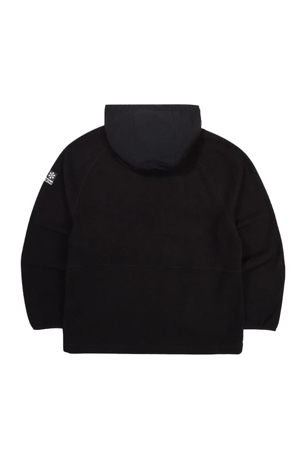 [오닐] 남성 린콘 스노우 후디 OMTZM4161-199는 스포티한 스타일을 연출하는 남성용 후디입니다. 겨울철 아웃도어 활동 및 스노우 스포츠를 위해 디자인되었으며, 방풍 및 보온 기능을 갖춰 추운 날씨에도 따뜻함을 유지합니다. 부드러운 플리스 소재와 기모 안감으로 편안한 착용감을 제공하며, 슬림핏과 스탠다드핏 두 가지 핏으로 만나볼 수 있습니다. 목을 덮는 긴 넥 형태와 바람 유입을 차단하는 기능, 스노우 무드의 포인트 디자인으로 겨울 데일리룩, 등산룩, 캠핑룩 등 다양한 스타일에 활용하기 좋습니다. 블랙 컬러의 무지 디자인으로 미니멀하고 캐주얼한 스타일을 연출할 수 있습니다.
