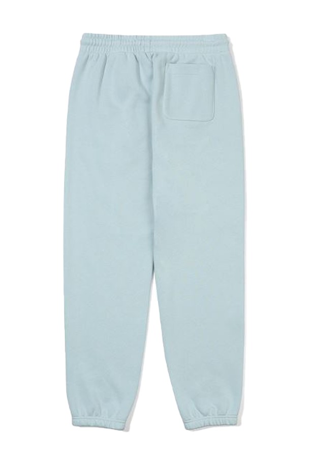 [오닐] 공용 코니 에센셜 조거 트레이닝 팬츠 OUFPM4110-920은 편안함과 스타일을 모두 갖춘 조거 트레이닝 팬츠입니다. 라이트 블루 컬러의 무지 디자인으로, 봄, 가을, 겨울 계절에 적합하며 캐주얼, 스포티한 스타일을 연출합니다. 부드러운 촉감의 면, 폴리에스테르 혼방 CIP TERRY 원단으로 제작되었으며, 안감은 기모 처리되어 보온성을 높였습니다. 슬림핏, 레귤러핏, 루즈핏, 오버핏 등 다양한 핏으로 연출 가능하며, E-BAND 밴딩 디테일로 편안한 착용감을 제공합니다. 집콕룩, 산책룩, 겨울 데일리룩 등 다양한 TPO에 활용 가능하며, 세트 상품(OUFTM4110/OUTRM4116)으로도 구매할 수 있습니다.
