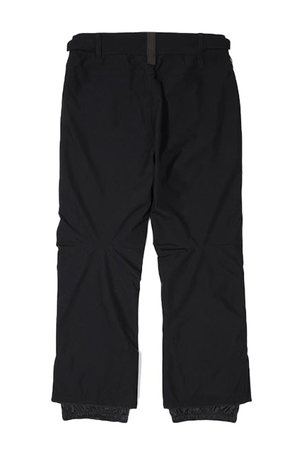 오닐(O'NEILL) 남성 JACKSAW 보드복 팬츠 OMPTMI151-199는 스노우 스포츠를 위한 방수, 투습, 발수 기능의 겨울용 보드복 팬츠입니다. 블랙 색상의 슬림핏과 스트레이트 핏으로 스포티한 스타일을 연출하며, 안감과 두꺼운 두께로 보온성을 높였습니다. 10K/10K 방수/투습 기능과 테이핑 심실, 스노우 게이터, 재킷 연결 시스템이 적용되어 활동성을 보장합니다. 허리 조절 시스템과 보강된 팬츠 섹션으로 편안한 착용감을 제공하며, 겨울철 데일리룩, 캠핑룩, 여행룩 등 다양한 TPO에 활용할 수 있습니다.
