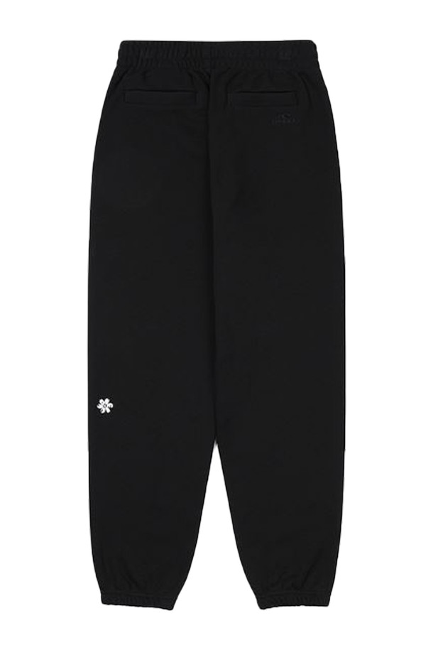 [오닐] 여성 글렌 아트웍 조거 팬츠 OWPTM8111-199는 부드러운 촉감의 면, 폴리에스테르 혼방 브러쉬드 플리스 소재로 제작되어 가을, 겨울 시즌에 따뜻하게 착용할 수 있습니다. 허리 드로우스트링과 밴딩으로 편안한 착용감을 제공하며, 스포티하면서도 캐주얼한 스타일을 연출합니다. 슬림핏, 스탠다드핏, 루즈핏, 오버핏 등 다양한 핏으로 연출 가능하며, 오닐 로고 그래픽으로 포인트를 더했습니다. 일상, 캐주얼은 물론 집콕룩, 겨울 데일리룩, 산책룩 등 다양한 TPO에 활용하기 좋은 조거 팬츠입니다. 블랙 컬러에 긴 기장으로 어떤 상의와도 쉽게 매치하여 미니멀하게 스타일링할 수 있습니다.
