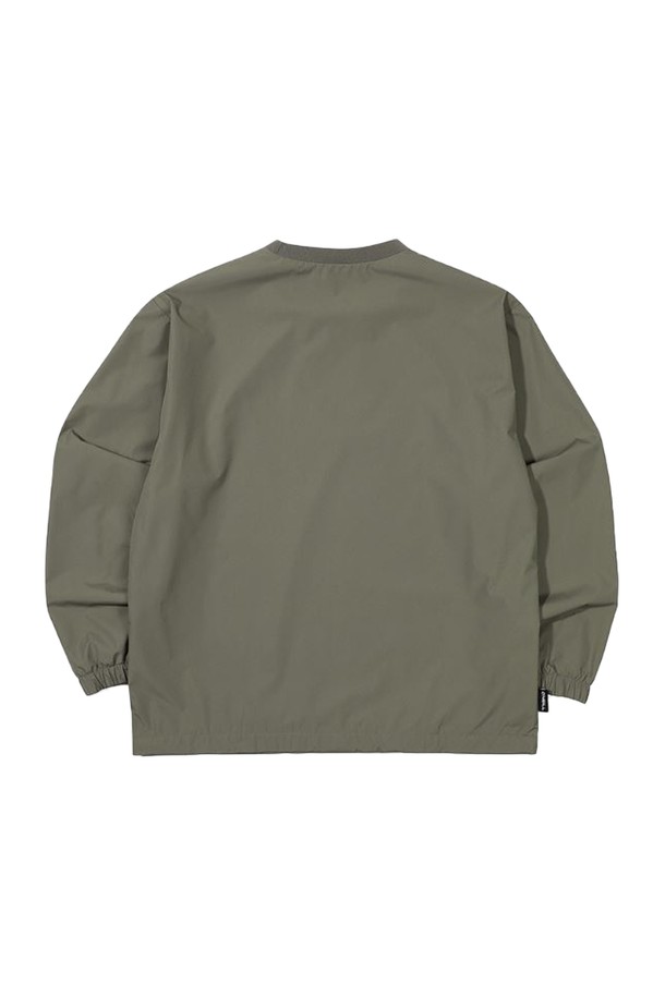 [오닐] 남성 포니 우븐 맨투맨 OMTRM4114-507은 가을, 겨울철에 따뜻하게 입을 수 있는 남성용 맨투맨입니다. 다크브라운 색상의 이 맨투맨은 일상과 아웃도어 활동 모두에 적합하며, 스포티함과 캐주얼한 스타일을 동시에 연출합니다. 2L 우븐 소재로 제작되어 두꺼운 두께감과 부드러운 촉감을 자랑하며, 기모 안감으로 보온성을 높였습니다. 소매 리플렉티브 아트 포인트와 탈부착 가능한 카라비너, 로고 디테일이 디자인의 특징이며, 슬림핏, 레귤러핏, 루즈핏, 오버핏 등 다양한 핏으로 스타일링할 수 있습니다. 라운드넥에 긴 소매 기장으로 편안하게 착용할 수 있으며 겨울 데일리룩, 산책룩, 캠핑룩에 잘 어울립니다.
