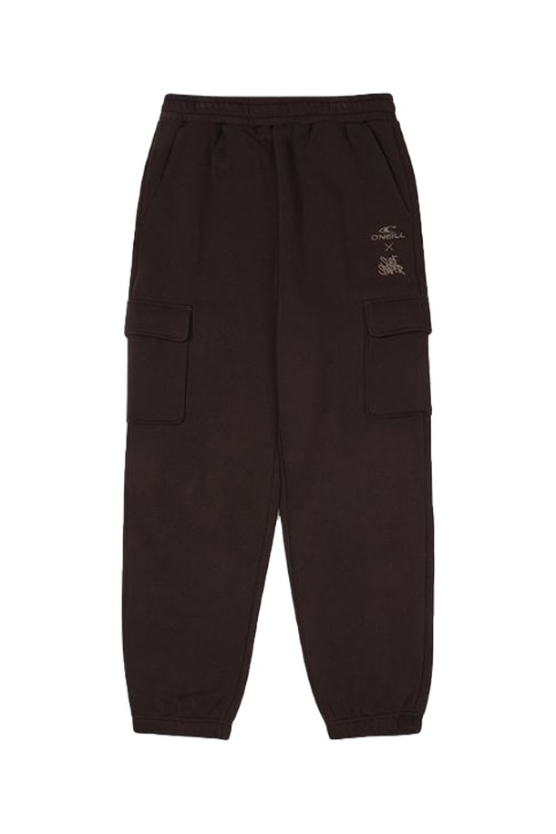 오닐 24/FW 남성 서프 쉐이퍼 조거 팬츠 OMPTN4159-507는 가을, 겨울 시즌에 착용하기 좋은 남성용 조거 팬츠입니다. 부드러운 촉감의 면과 폴리에스터 혼방 소재로 제작되었으며, 안감은 기모 처리되어 보온성을 높였습니다. 다크브라운 컬러의 무지 디자인으로, 스포티하면서도 캐주얼한 스타일을 연출합니다. 허리 밴딩과 오버핏 조거핏으로 편안한 착용감을 제공하며, 아웃도어 및 일상생활에서 활용하기 좋습니다. 카고 디테일이 돋보이며, 신축성은 보통 수준입니다.
