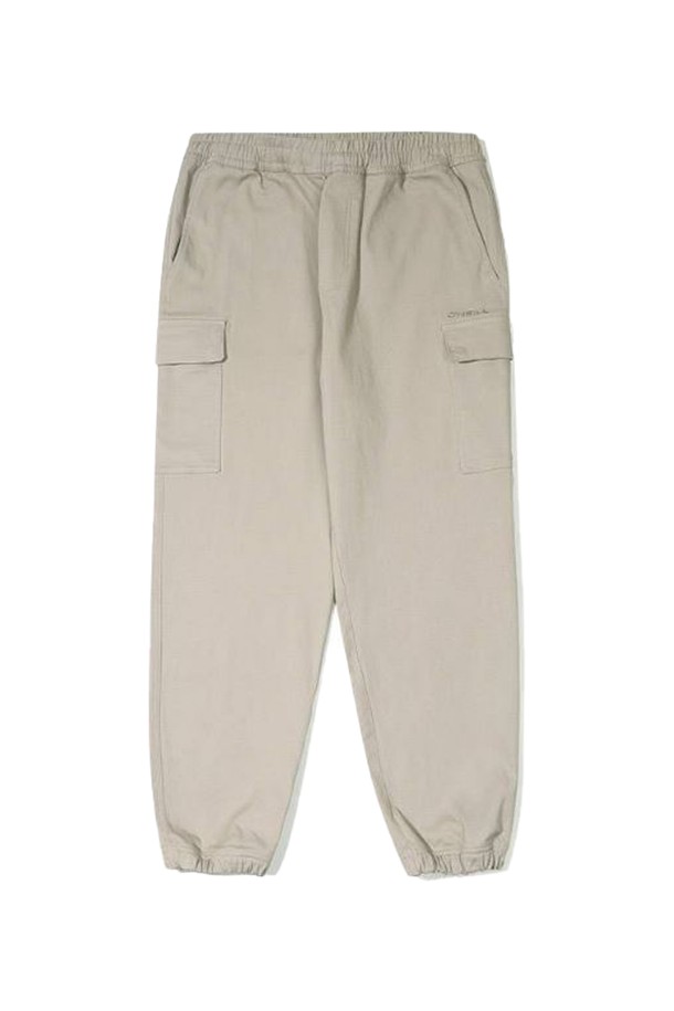 [오닐] 24/FW 남성 베리 브러쉬 조거 팬츠 OMPTN4118-510는 다크베이지 컬러의 남성용 조거 팬츠입니다. 가을, 겨울 시즌에 적합하며, 부드러운 촉감의 브러쉬드 면, 폴리우레탄 혼방 소재로 제작되어 편안한 착용감을 제공합니다. 스탠다드핏으로 제작되었으며 기모 안감이 있어 보온성을 높였습니다. 허리 조절 스트링과 외부 포켓, 밴딩 처리로 활동성을 더했으며, 캐주얼, 스포티, 미니멀 스타일을 연출하기 좋습니다. 겨울철 데일리룩, 집콕룩, 산책룩 등 다양한 TPO에 활용할 수 있습니다.
