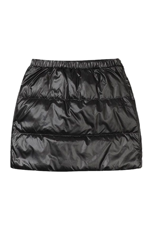 [오닐] 24F/W 여성 벨리 덕다운 스커트 OWPKN8105-199는 겨울철 캐주얼룩을 위한 필수 아이템입니다. 부드러운 촉감의 폴리에스터 소재와 덕다운 80%, 덕페더 20% 충전재로 제작되어 뛰어난 보온성과 가벼운 착용감을 제공합니다. A라인 및 스트레이트 핏으로 다양한 스타일 연출이 가능하며, 밑단 스트링 조절로 핏을 조절할 수 있습니다. 립스탑 원단과 광택감 있는 소재가 특징이며, 일상, 산책, 여행 등 다양한 TPO에 활용하기 좋습니다. 블랙 색상의 무지 디자인으로 어떤 상의와도 손쉽게 매치하여 미니멀하고 클래식한 스타일을 완성할 수 있습니다.
