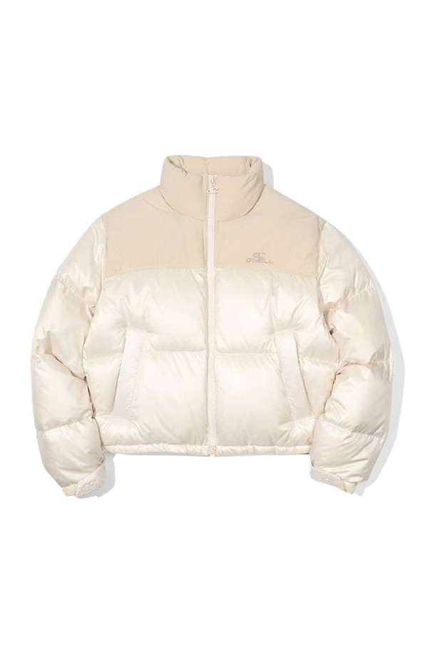 [오닐] 24/FW 여성 벨리 덕다운 점퍼 OWDMN8104-103은 겨울철 따뜻함과 스타일을 책임지는 여성용 패딩 점퍼입니다. 화이트 컬러의 무지 디자인으로 어떤 스타일에도 쉽게 매치할 수 있으며, 캐주얼 및 스포티 무드를 연출합니다. 숏패딩, 하이넥 디자인과 퍼프 소매 디테일이 특징이며, 오버핏으로 편안한 착용감을 선사합니다. 가볍고 따뜻한 덕다운 충전재와 부드러운 촉감으로 일상 및 스포츠 활동 시에도 쾌적하게 착용 가능합니다. 집업 스타일로 간편하게 입고 벗을 수 있으며, 긴 소매 기장으로 보온성을 높였습니다.
