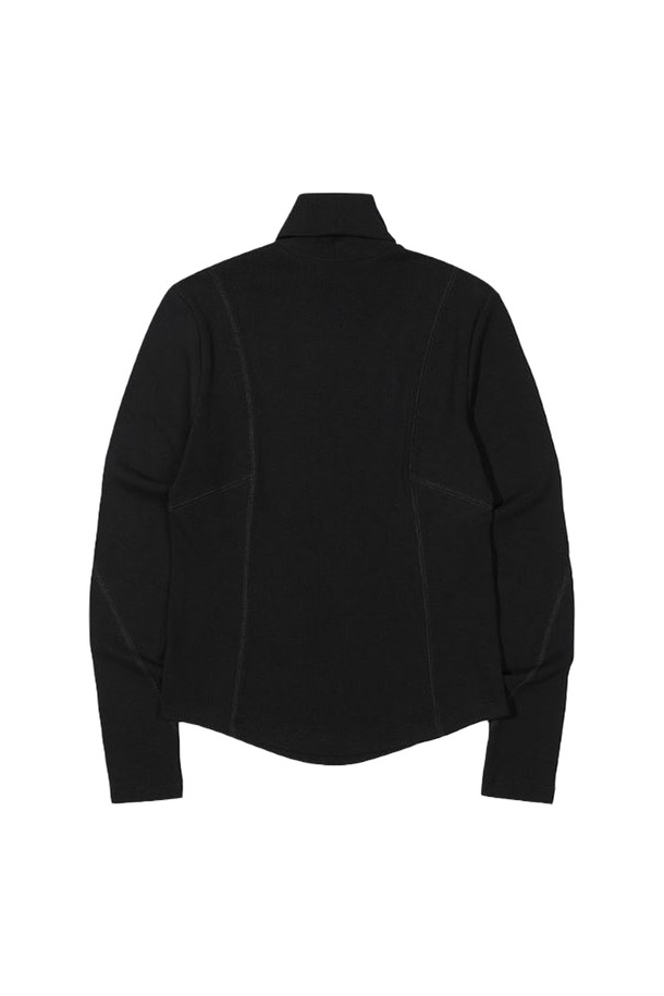 [오닐] 24/FW 여성 텐더 하이넥 긴팔 티셔츠는 부드러운 촉감의 레이온, 면, 폴리우레탄 혼방 소재로 제작되어 가을, 겨울에 따뜻하게 착용하기 좋습니다. 슬림핏 디자인에 골지 패턴, 하이넥 스타일로 여성스러운 실루엣을 연출하며, 일상과 데이트룩 모두 잘 어울리는 베이직하면서도 스포티한 무드의 긴팔 티셔츠입니다. 헴라인 디테일이 돋보이는 블랙 컬러의 이너 아이템으로, 미니멀하고 세련된 스타일을 완성해보세요.
