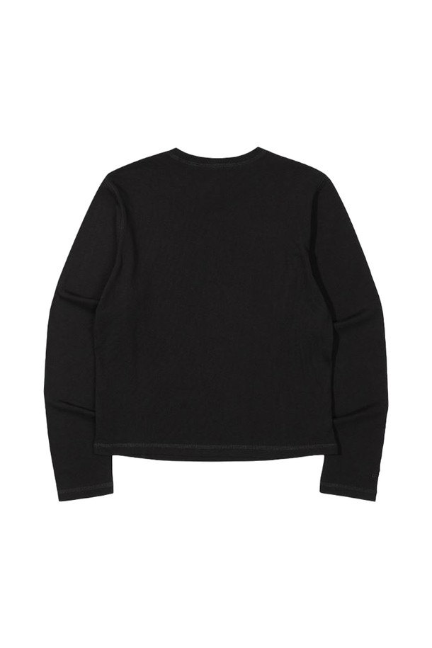 [오닐] 24/FW 여성 워딩 긴팔 티셔츠 OWTRN7151-199는 가을, 겨울 시즌에 착용하기 좋은 여성 긴팔 티셔츠입니다. 블랙 컬러의 라운드넥 디자인으로, 일상복으로 활용하기 좋은 베이직하고 스포티한 스타일입니다. 면과 폴리우레탄 혼방 소재로 제작되어 부드러운 촉감과 신축성을 제공합니다. 슬림핏, 스탠다드핏, 루즈핏, 오버핏 등 다양한 핏으로 연출 가능하며, 여성 실루엣 라인 디자인이 특징입니다. 겨울 데일리룩에 미니멀하고 스포티한 무드를 더해보세요.
