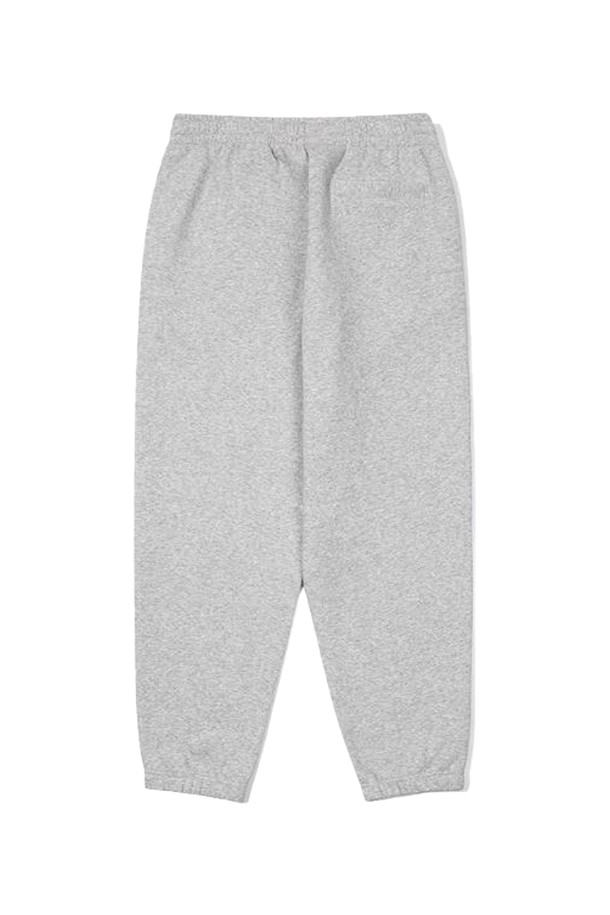 [오닐] 24/FW 남성 웨이브 조거 팬츠 OMPTN4158-193는 멜란지 그레이 컬러의 남성용 조거 팬츠입니다. 가을, 겨울 시즌에 적합하며, 캐주얼 및 스포티한 스타일을 연출하기 좋습니다. 부드러운 촉감의 브러쉬드 플리스 소재와 기모 안감으로 보온성을 높였으며, 루즈핏으로 편안한 착용감을 제공합니다. 웨이브 패턴 디자인과 두꺼운 두께, 밴딩 처리로 활동성과 스타일을 동시에 잡았습니다. 세트 상품(OUTFN4158)과 함께 더욱 멋스럽게 연출할 수 있으며, 겨울 데일리룩, 집콕룩, 산책룩 등 다양한 TPO에 활용하기 좋습니다.
