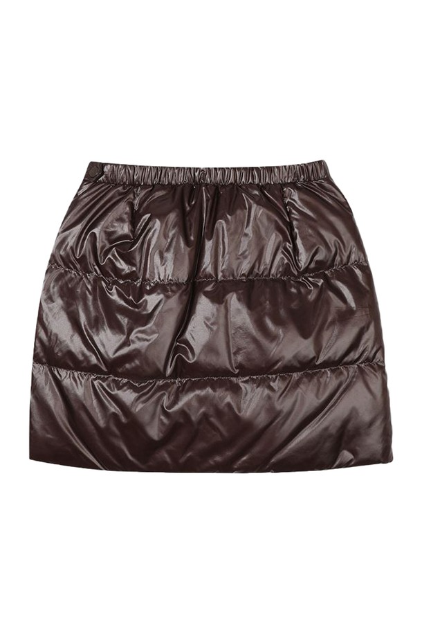 오닐 24F/W 여성 벨리 덕다운 스커트 OWPKN8105-507는 겨울철 캐주얼 및 스포티 스타일을 연출하기에 적합한 여성용 덕다운 스커트입니다. 부드러운 촉감의 립스탑 원단과 광택감 있는 소재가 특징이며, 보온성과 경량성을 갖춘 슬림핏 스트레이트 디자인입니다. 덕다운 80%, 덕페더 20% 충전재로 제작되어 따뜻함을 제공하며, 밑단 스트링 조절이 가능하여 핏을 조절할 수 있습니다. 겨울 데일리룩, 산책룩, 여행룩 등 다양한 TPO에 활용하기 좋습니다. 무지 디자인으로 미니멀한 연출이 가능합니다.
