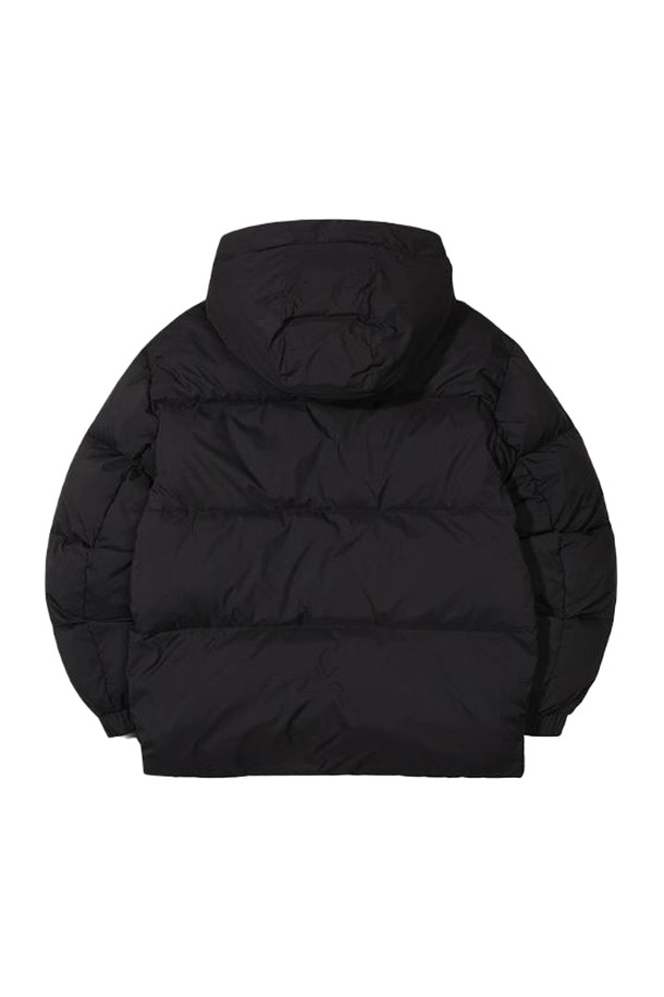 [오닐] 24/FW 남성 레인지 덕다운 헤비 후디 점퍼 OMDHN4108-199는 뛰어난 보온성과 방풍 기능을 갖춘 남성용 헤비 덕다운 후디 점퍼입니다. 겨울철 추위에도 끄떡없는 두꺼운 두께감과 부드러운 촉감으로 편안한 착용감을 선사합니다. 일상생활은 물론, 스포츠 활동 시에도 활용 가능하며, 스포티, 캐주얼, 미니멀 스타일을 모두 소화할 수 있습니다. 등산룩, 캠핑룩으로도 적합하며, 무지 디자인과 블랙 컬러로 어떤 옷에도 쉽게 매치할 수 있습니다. 남성적인 매력을 더해주는 레귤러핏으로 제작되었습니다.
