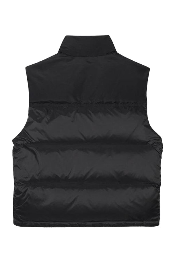 [오닐] 24F/W 남성 벨리 덕다운 베스트 OMVDN4105-199는 가을과 겨울철, 일상 및 스포츠 활동에 적합한 남성용 덕다운 베스트입니다. 슬림핏과 레귤러핏으로 출시되었으며, 부드러운 촉감의 나일론, 폴리에스터, 덕다운 소재를 사용하여 보온성과 경량성을 제공합니다. 무지 패턴의 블랙 컬러로 스포티, 캐주얼, 미니멀 스타일을 연출할 수 있으며, 집업 스타일의 민소매 디자인입니다. 리브 원단과 로고 패치 디테일, 덕다운 80%, 덕페더 20% 충전재를 사용하여 퀄리티를 높였습니다. 겨울 데일리룩, 등산룩, 여행룩에 활용하기 좋습니다.
