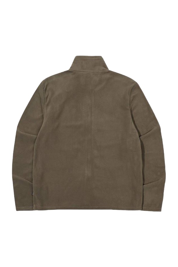 [오닐] 24F/W 남성 폴라텍 FZ 플리스 재킷 OMTHNI421-816은 가을, 겨울 시즌 남성 고객을 위한 아우터입니다. 부드러운 촉감의 폴리에스터 플리스 소재와 보온 기능으로 일상 및 아웃도어 활동에 적합하며, 스포티하고 캐주얼한 스타일을 연출합니다. 슬림핏 디자인과 중간 두께감으로 편안한 착용감을 제공하며, 집업 스타일로 간편하게 입고 벗을 수 있습니다. 카키 컬러 바탕에 로고 패턴으로 포인트를 주었으며, 재활용 소재를 사용하여 환경까지 생각한 제품입니다. 등산룩, 가을 나들이룩, 겨울 데일리룩 등 다양한 TPO에 활용 가능한 플리스 재킷입니다.
