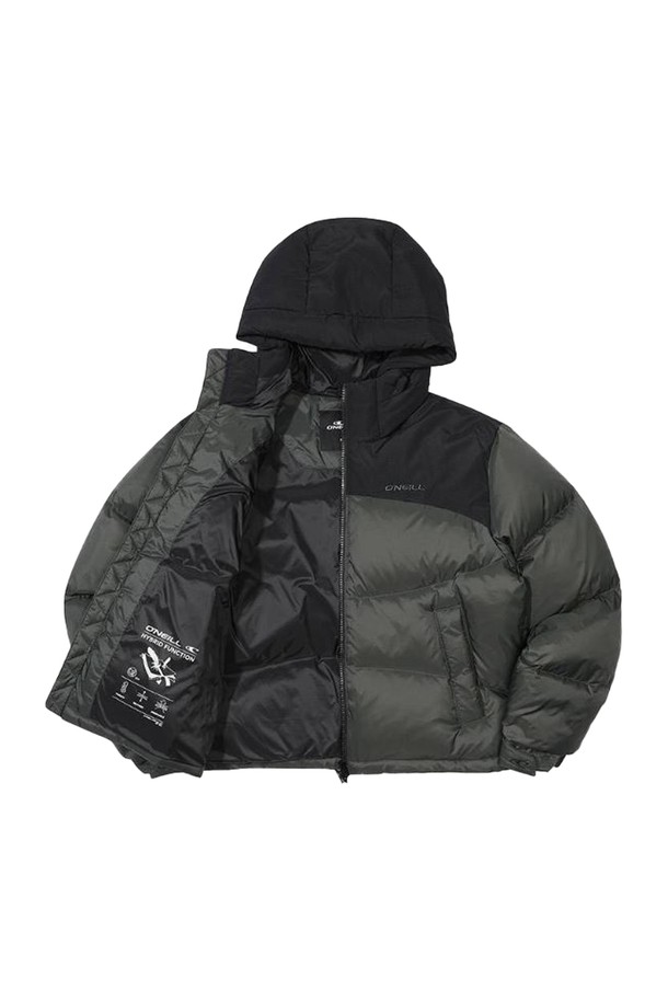 [오닐] 24/FW 여성 벨리 덕다운 후디 점퍼 OWDMN8106-819는 가을, 겨울 시즌 스포티하고 캐주얼한 스타일을 연출하는 여성용 덕다운 점퍼입니다. 무지 패턴의 블랙, 그레이 두 가지 색상으로 출시되었으며, 일상 및 스포츠 활동 모두에 적합합니다. 오버핏 디자인에 보온성과 방풍 기능을 갖춘 두꺼운 소재로 제작되어 쌀쌀한 날씨에도 따뜻하게 착용할 수 있습니다. 숏패딩 스타일의 후드 집업 점퍼로, 산책룩과 같은 편안한 TPO에 잘 어울립니다. 부드러운 촉감과 긴 소매 기장으로 활동성을 높였습니다.
