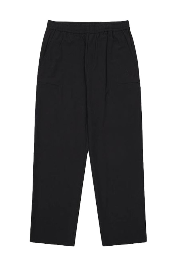 [오닐] 25/FW 남성 린츠 루즈 카고 팬츠 OMPTO3102-199는 가을, 겨울 시즌에 어울리는 남성용 카고 팬츠입니다. 블랙 컬러의 무지 디자인으로, 캐주얼 및 스포티 스타일을 연출하기 좋습니다. 루즈핏으로 편안한 착용감을 제공하며, 일상복으로 활용하기에 적합합니다. 린츠 루즈 카고 팬츠는 실용적인 카고 포켓 디테일로 포인트를 더했습니다.
