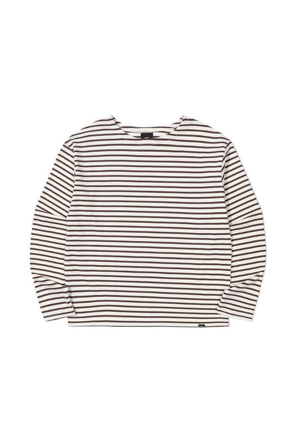 **[오닐] 25/FW 여성 아벨 라운드 티셔츠 OWTRO7151-505**는 여성스러운 라운드 넥 디자인의 긴소매 티셔츠입니다. 가을과 겨울에 어울리는 베이직하고 캐주얼한 스타일로, 데일리룩과 출근룩에 활용하기 좋습니다. 화이트와 브라운 컬러의 단가라(스트라이프) 패턴이 적용되어 미니멀하면서도 클래식한 무드를 연출합니다. 레귤러 핏으로 편안한 착용감을 선사하며, 다양한 하의와 매치하여 스타일리시한 룩을 완성할 수 있습니다.
