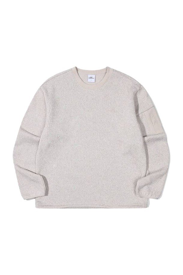 [오닐] 25/FW 남성 루가 원포켓 맨투맨 OMTRO4155-515는 가을, 겨울 시즌에 어울리는 남성용 맨투맨입니다. 부드러운 면 소재로 제작되어 편안한 착용감을 선사하며, 레귤러 핏과 라운드넥 디자인으로 깔끔한 실루엣을 연출합니다. 무지 디자인에 원포켓 디테일이 더해져 캐주얼하면서도 스포티한 스타일을 완성하며, 일상 및 스포츠 활동 시 산책룩으로 활용하기 좋습니다. 두꺼운 두께감과 긴소매 기장으로 보온성을 높였습니다. 
