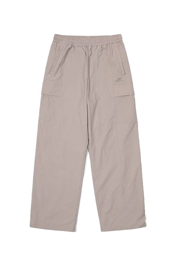 [오닐] 25F/W 여성 엘트 스트레이트 안감 팬츠 OWPTO8110-511은 가을, 겨울 시즌에 어울리는 여성용 스트레이트 핏 긴 바지입니다. 베이지 색상의 무지 디자인으로, 캐주얼 및 스포티 스타일을 연출하기 좋습니다. 안감 기모 처리로 보온성을 높였으며, 밴딩 허리 디자인으로 편안한 착용감을 제공합니다. 일상, 스포츠 활동은 물론 출근룩으로도 활용 가능한 실용적인 아이템입니다. 25F/W 시즌을 맞아 선보이는 제품입니다.
