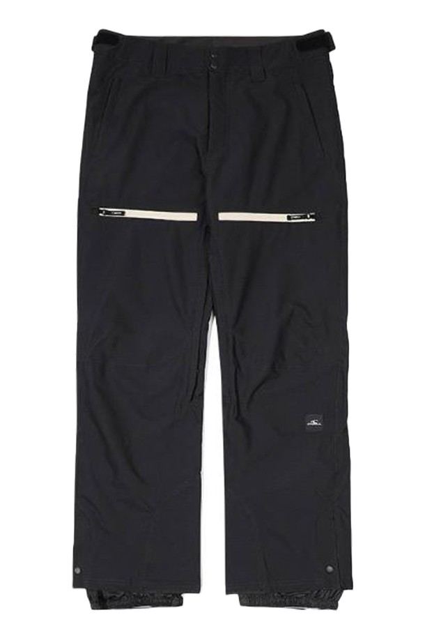 [오닐] 25/FW 남성 FWC'Peak 파이어 스노우 팬츠 OMPPOI318-199는 스포티한 스타일의 남성용 스노우 팬츠입니다. 방수, 방풍, 보온 기능을 갖춘 두꺼운 두께의 긴바지로, 겨울철 스노우 스포츠 활동에 적합합니다. 블랙 컬러의 무지 디자인에 레귤러핏으로 제작되었으며, 밴딩 처리와 지퍼 포켓으로 편의성을 더했습니다. 안감은 패딩으로 처리되어 보온성을 높였으며, 캠핑룩과 휴가룩, 미니멀한 스타일 연출에 활용하기 좋습니다. 나일론 소재로 제작되어 내구성이 뛰어나며, 활동적인 겨울철 야외 활동에 적합합니다.
